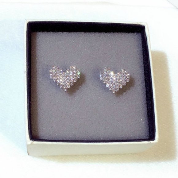 *NEW 18K White Gold Diamond Pave Heart Earrings Z - Picture 6 of 7